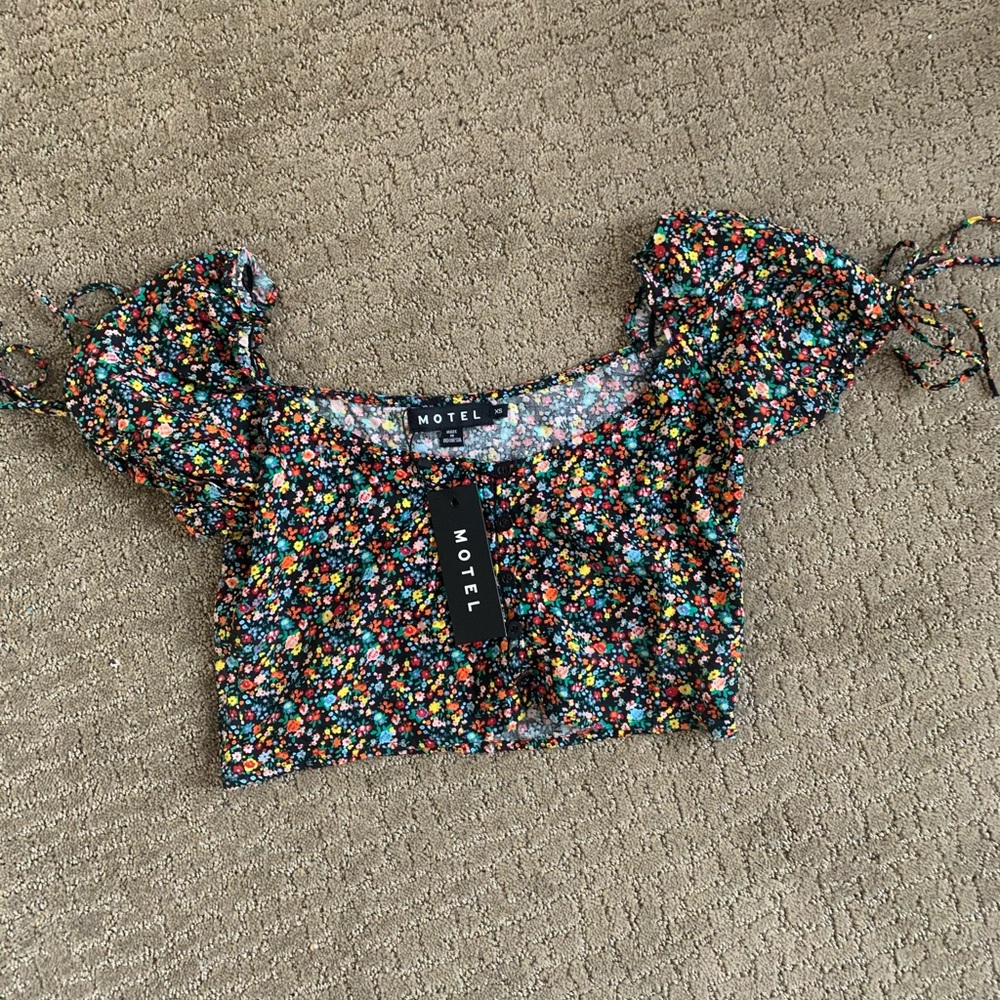 motel rocks flaba crop top in Kenny floral